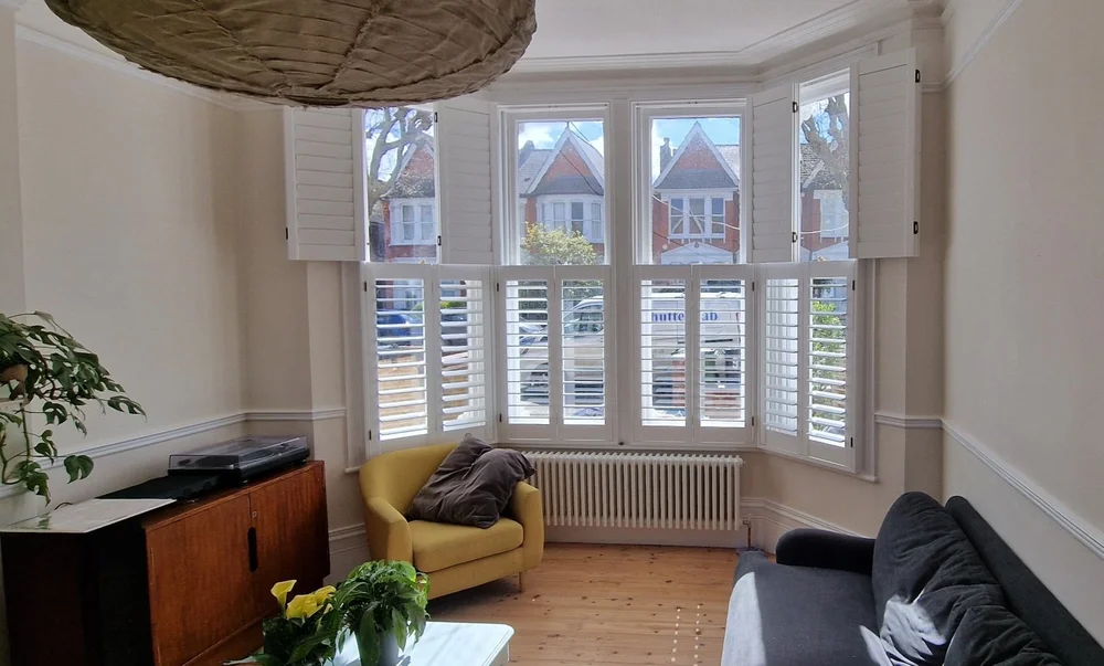 Tier-on-tier bay window shutters